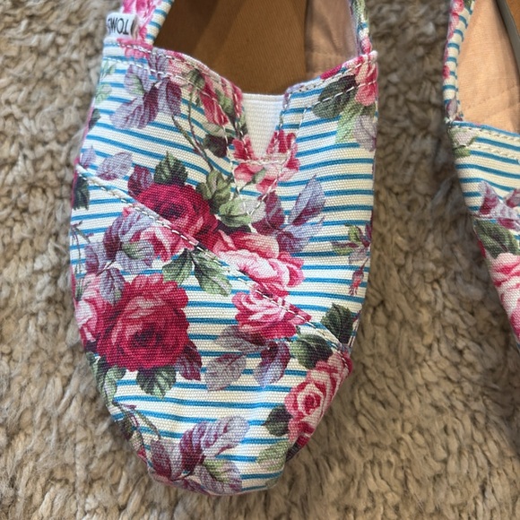 Floral Printed Toms Alpargata - Picture 2 of 7